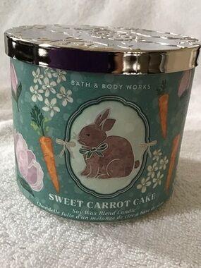 Bath & Body Works 3 wick candle Sweet Carrot Cake
